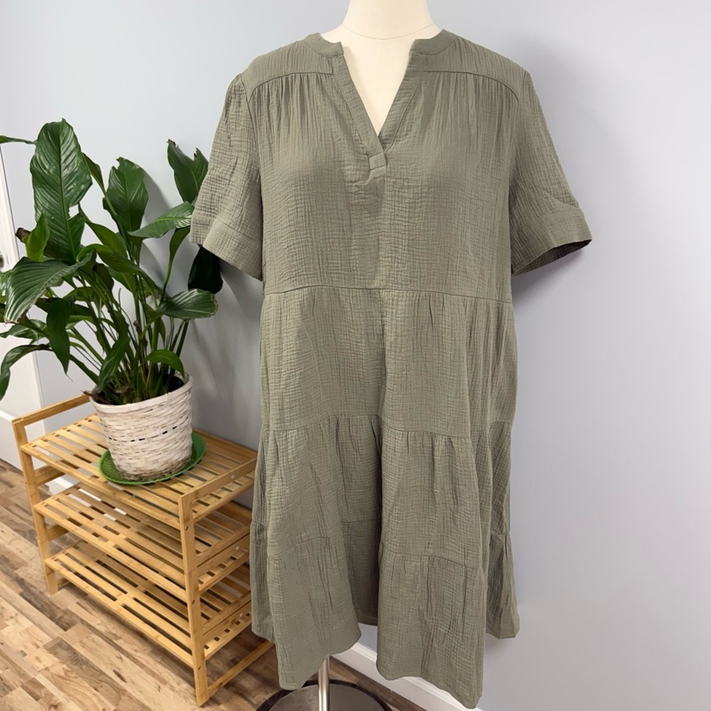 NWT Chicos 4 (US 2X 20/22W) Tiered Roll Gauze Midi Dress Fatigue (Olive Green)